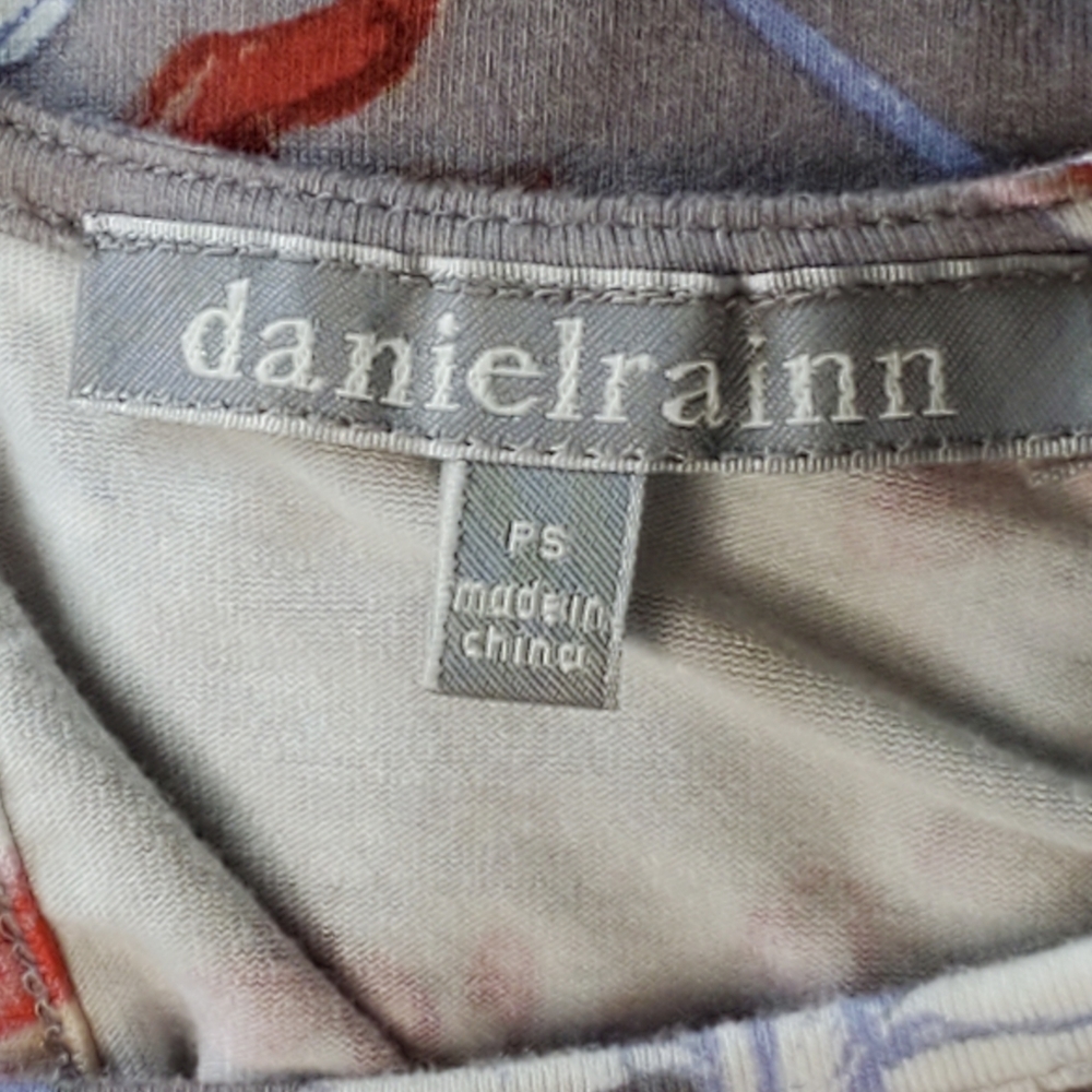 Daniel Rainn Floral Top - Picture 5 of 7